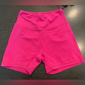 Alphalete pulse surge short 4” in arcade pink